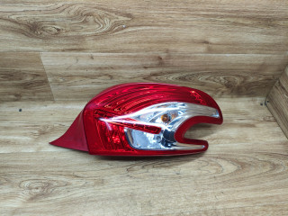 фонарь задний правый Peugeot 208 1 поколение 2012, 1.2 л., бензин, МКПП, хетчбэк 3 дв., 9672628380
