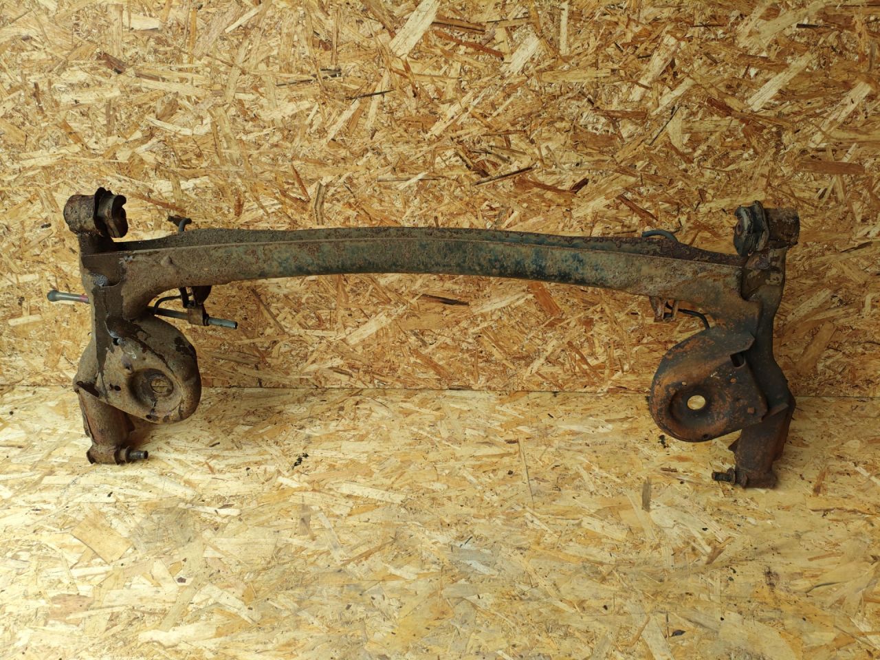 балка подвески задняя Toyota Picnic 1 поколение 1999, 2.2 л., 3C-TE, дизель, МКПП, минивэн - фото №1