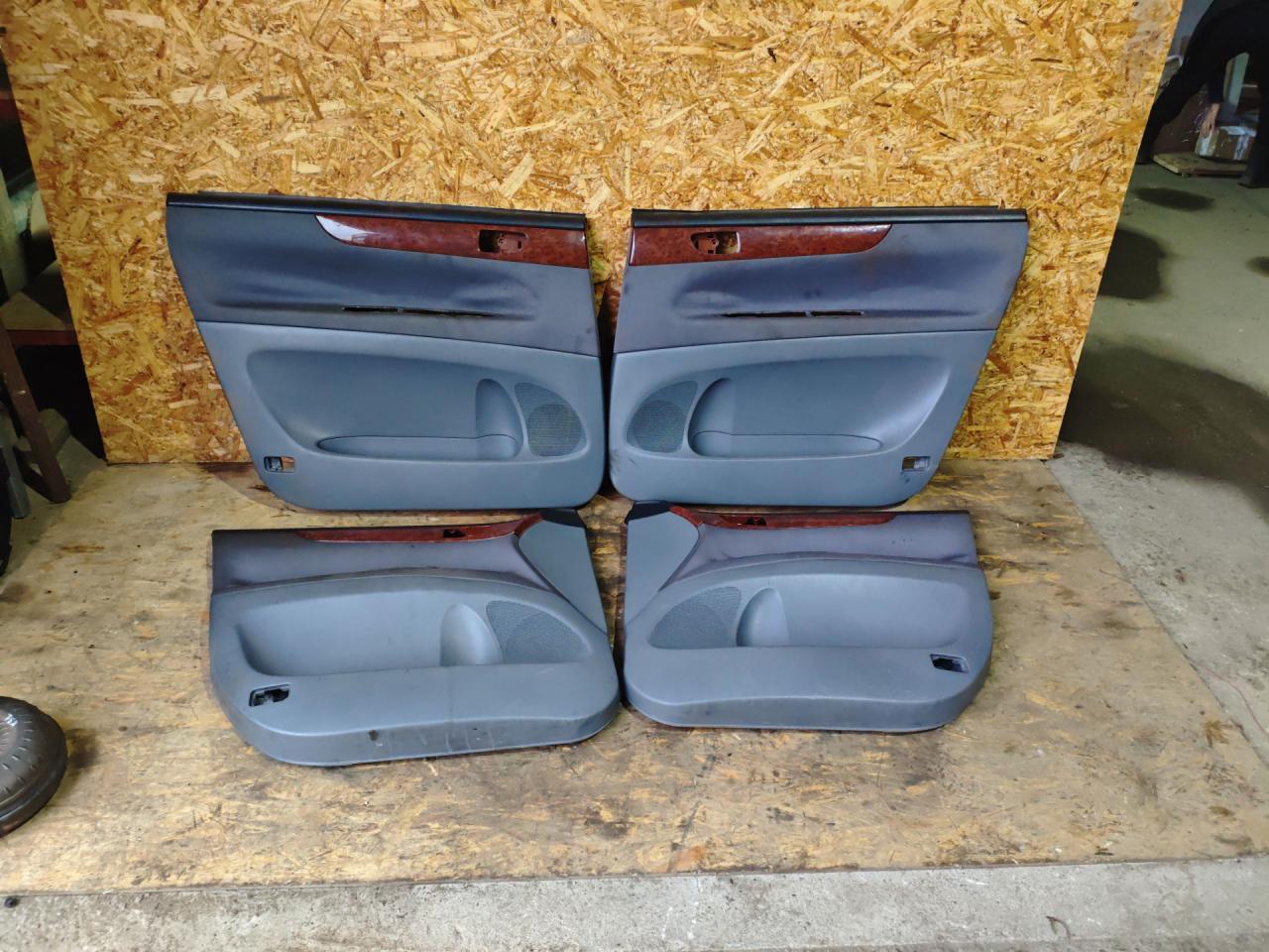 Обшивка двери (комплект) Toyota Avensis Verso 1 поколение 2003, 2.0 л., дизель, МКПП, минивэн - фото №1