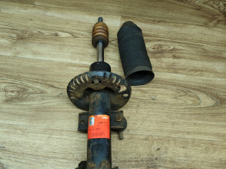 амортизатор передний правый Volkswagen Polo 5 поколение 2011, 1.6 л., CFNA, бензин, МКПП, седан