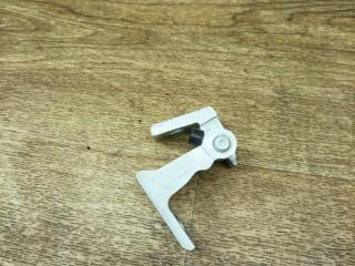 петля двери Skoda Rapid 1 поколение 2015, 1.6 л., CWVA, бензин, МКПП, лифтбэк, 8K0831402P