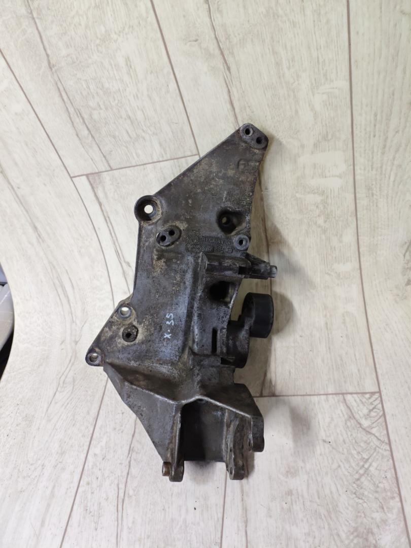 кронштейн генератора Renault Laguna 2 поколение 2002, 1.8 л., бензин, МКПП, хетчбэк 5 дв., 8200115762 - фото №1