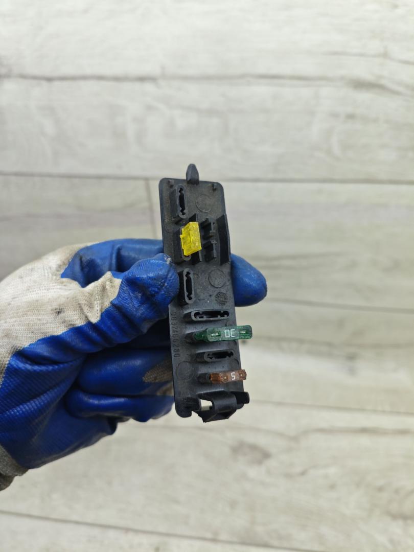 крышка блока предохранителей Citroen C5 1 поколение 2001, 2.0 л., бензин, МКПП, универсал, 9637466280 - фото №1