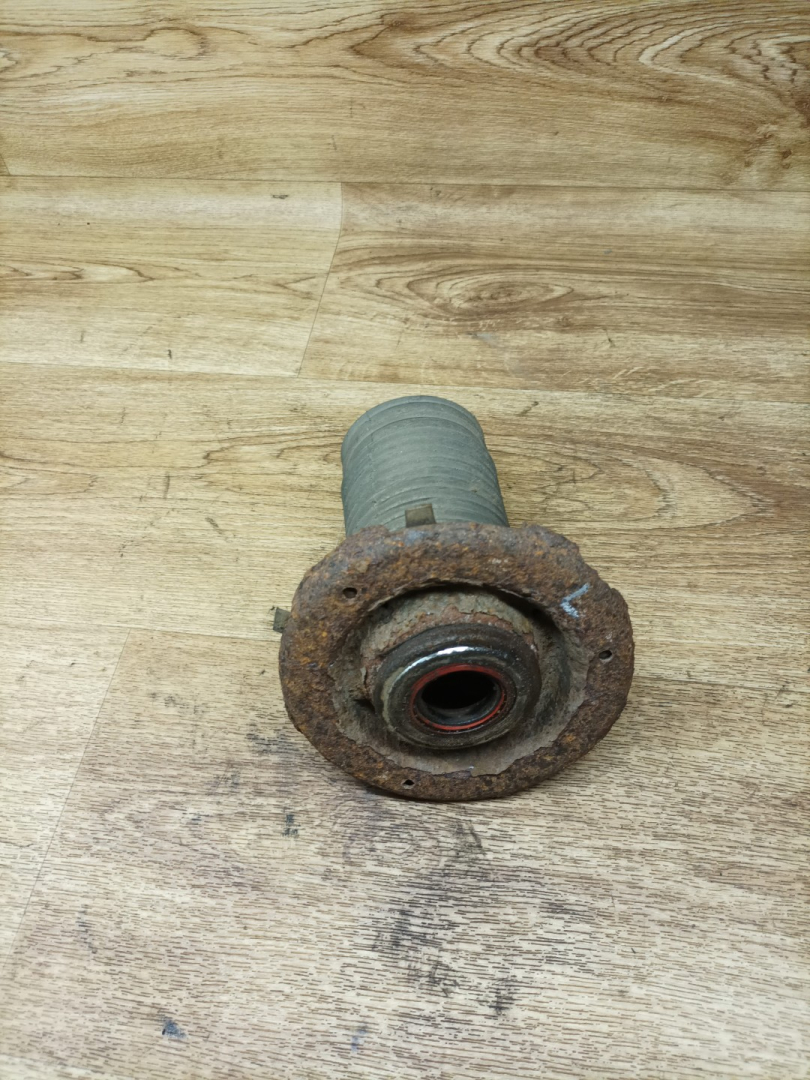 опора амортизатора верхняя (чашка) Lexus RX 1 поколение 2000, 3.0 л., 1MZ-FE, бензин, АКПП, внедорожник 5 дв., полный привод - фото №1