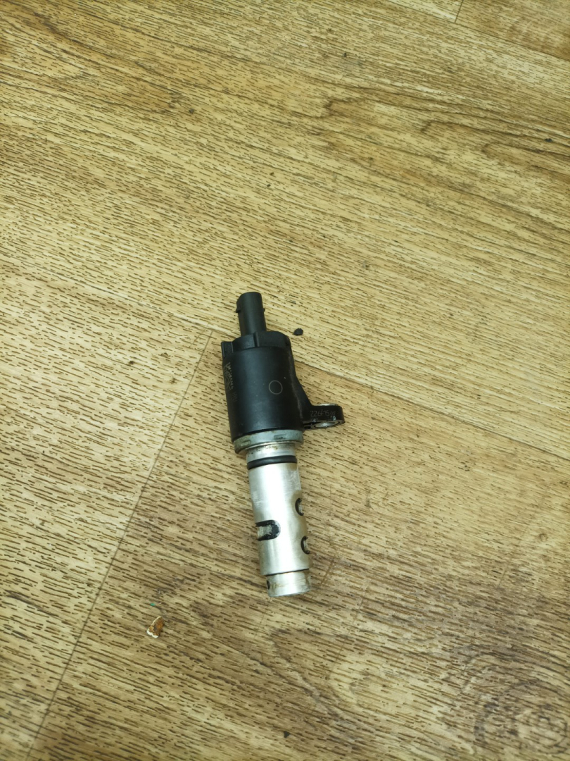 клапан фазорегулятора Skoda Rapid 1 поколение 2015, 1.6 л., CWVA, бензин, МКПП, лифтбэк, 04E906455N - фото №1