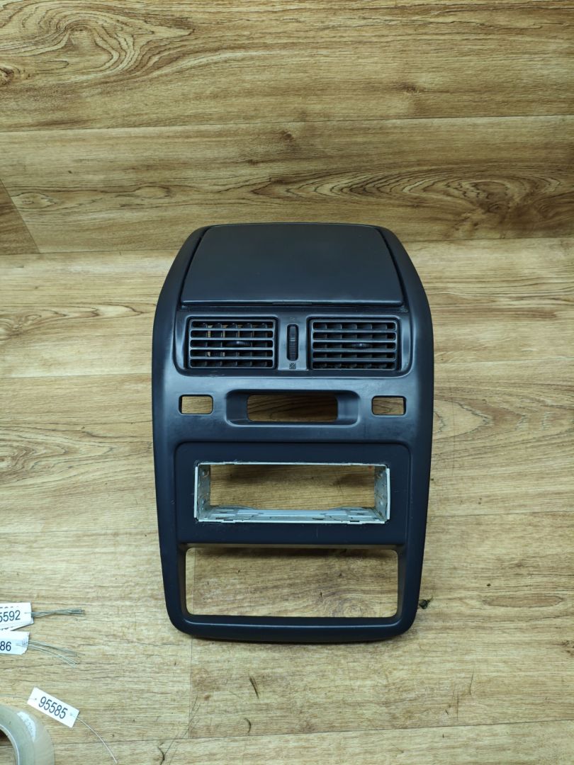 бардачок Toyota Picnic 1 поколение 1998, 2.2 л., 3C-TE, дизель, МКПП, минивэн - фото №1