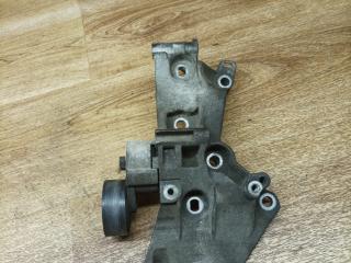 кронштейн генератора Renault Twingo 2 поколение 2009, 1.5 л., дизель, МКПП, хетчбэк 3 дв., 8200669495