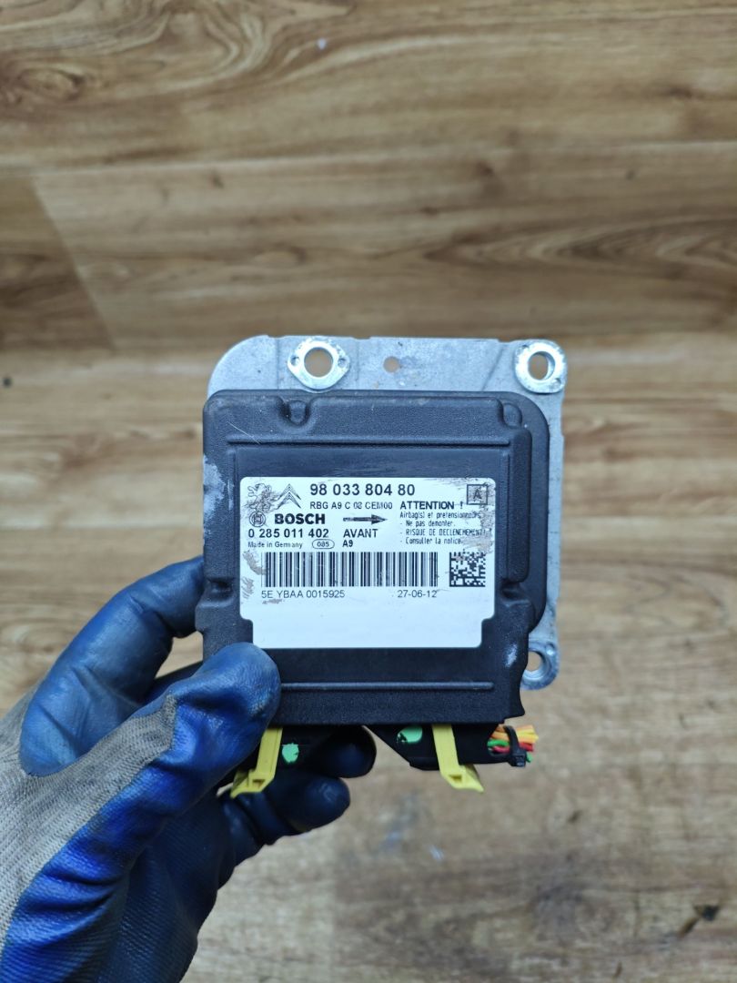 блок AirBag Peugeot 208 1 поколение 2012, 1.2 л., бензин, МКПП, хетчбэк 3 дв., 9803380480 - фото №1