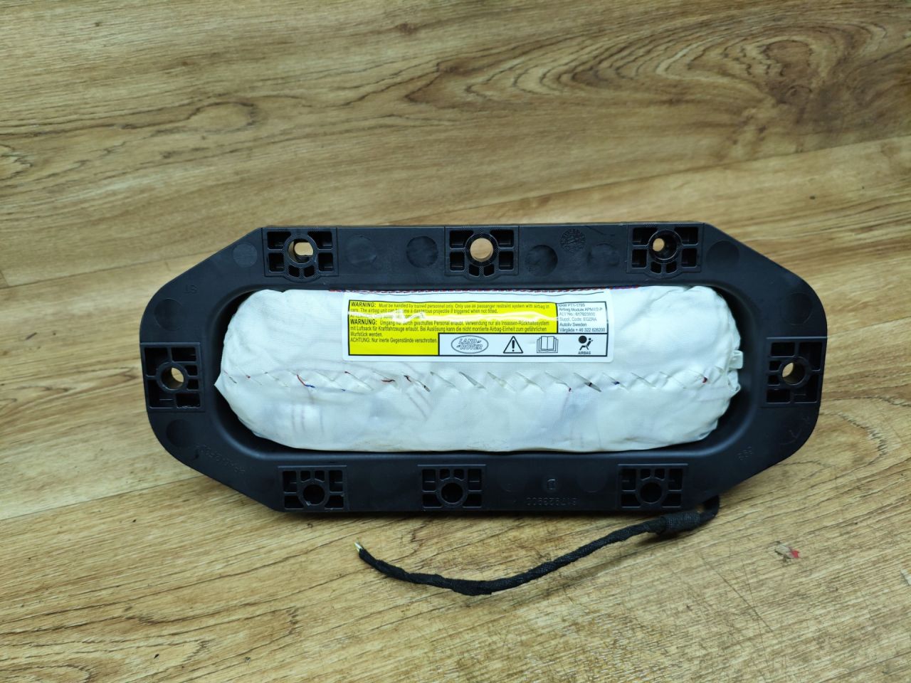 подушка безопасности пассажира Land Rover Range Rover Evoque L538 2012, 2.2 л., 224DT, дизель, МКПП, внедорожник 5 дв., BJ32-044A74-AC - фото №1