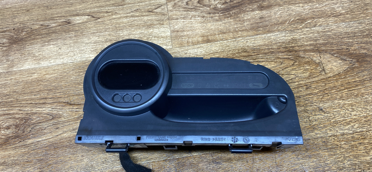 щиток приборов (приборная панель) Renault Twingo 2 поколение 2009, 1.5 л., дизель, МКПП, хетчбэк 3 дв., 8200725330G - фото №1