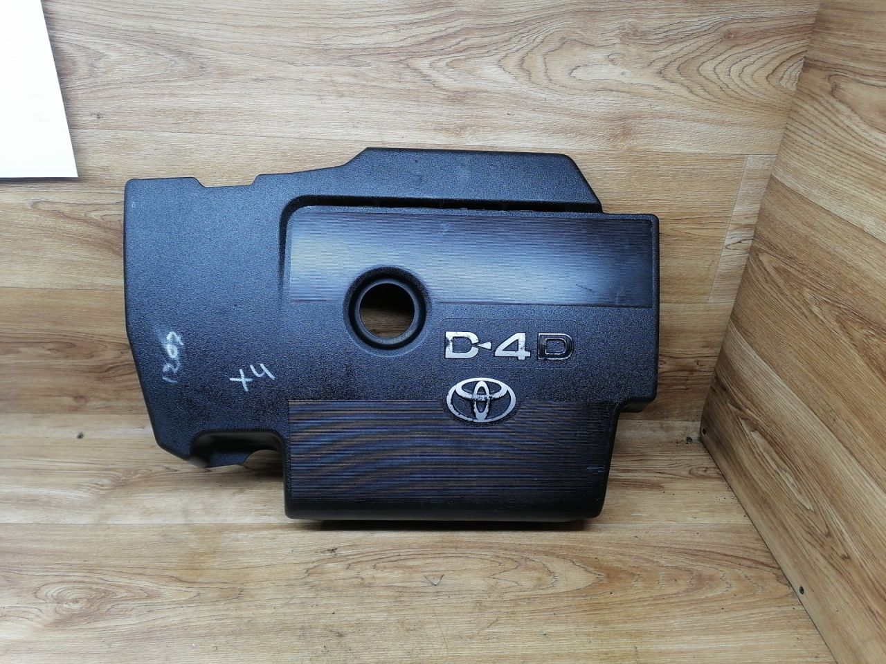 декоративная крышка двигателя Toyota Avensis 3 поколение (T270) 2010, 2.0 л., 1AD-FTV, дизель, МКПП, седан - фото №1