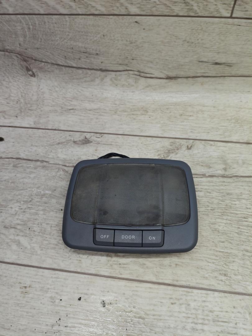 фонарь салона (плафон) Hyundai Terracan 1 поколение 2004, 2.5 л., дизель, АКПП, внедорожник 5 дв. - фото №1