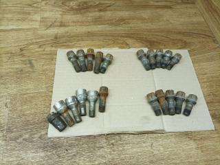 болт колесный Mercedes-Benz Vito W638 1998, 2.3 л., дизель, МКПП, микроавтобус