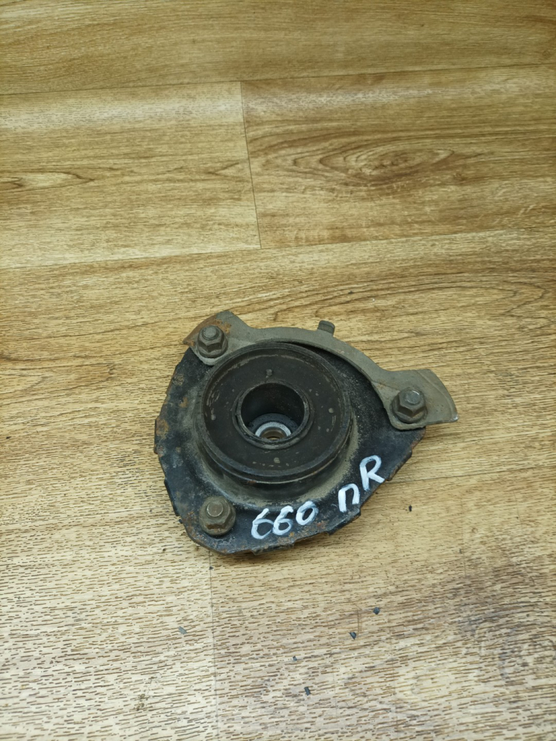 опора амортизатора верхняя (чашка) Toyota Avensis 1 поколение (T220) 1999, 1.8 л., 7A-FE, бензин, МКПП, лифтбэк - фото №1