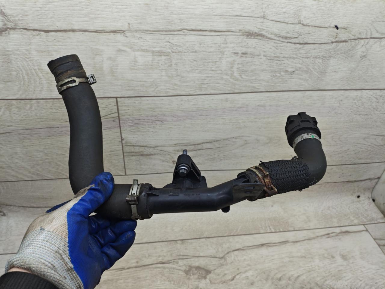 патрубок радиатора Peugeot 308 T9 2015, 1.6 л., дизель, МКПП, универсал, 9804208380 - фото №1