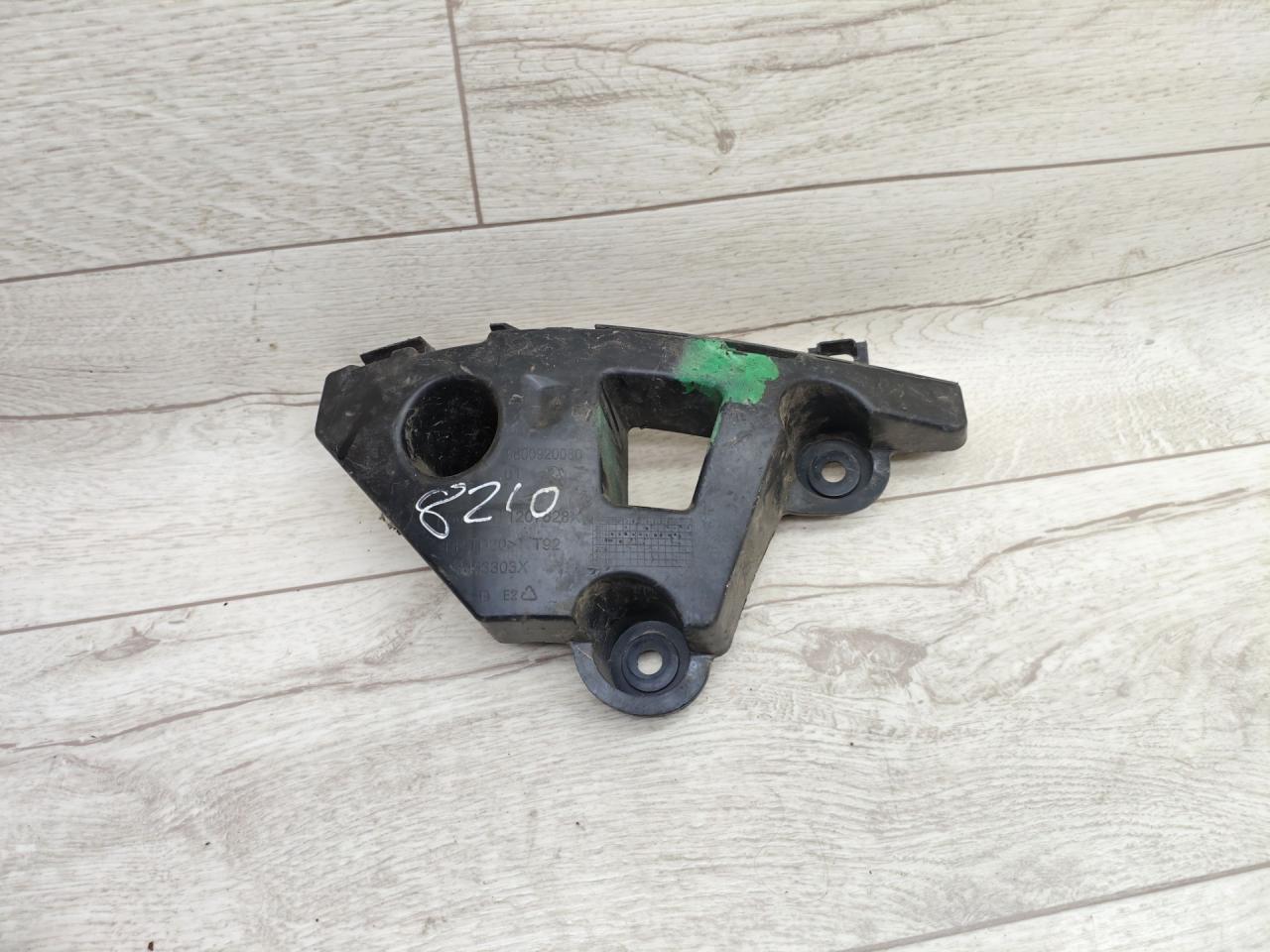 Крепление бампера заднего Peugeot 308 T9 2015, 1.6 л., дизель, МКПП, универсал, 9800920080 - фото №1