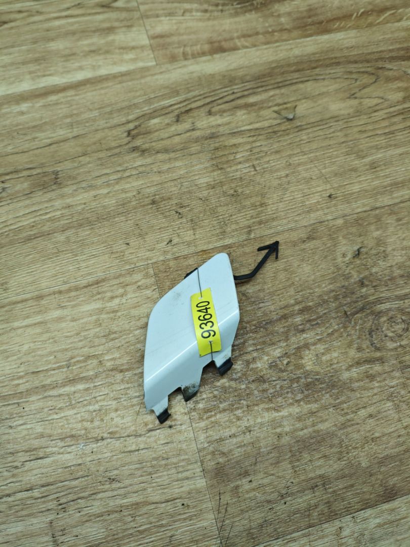 заглушка переднего бампера под крюк Lada Vesta 1 поколение 2017, 1.6 л., бензин, МКПП, седан, 8450006693 - фото №1