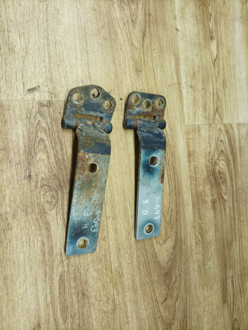 петля крышки багажника Hyundai Galloper 2 поколение 1999, 2.5 л., D4BH, дизель, МКПП, внедорожник 5 дв. - фото №1