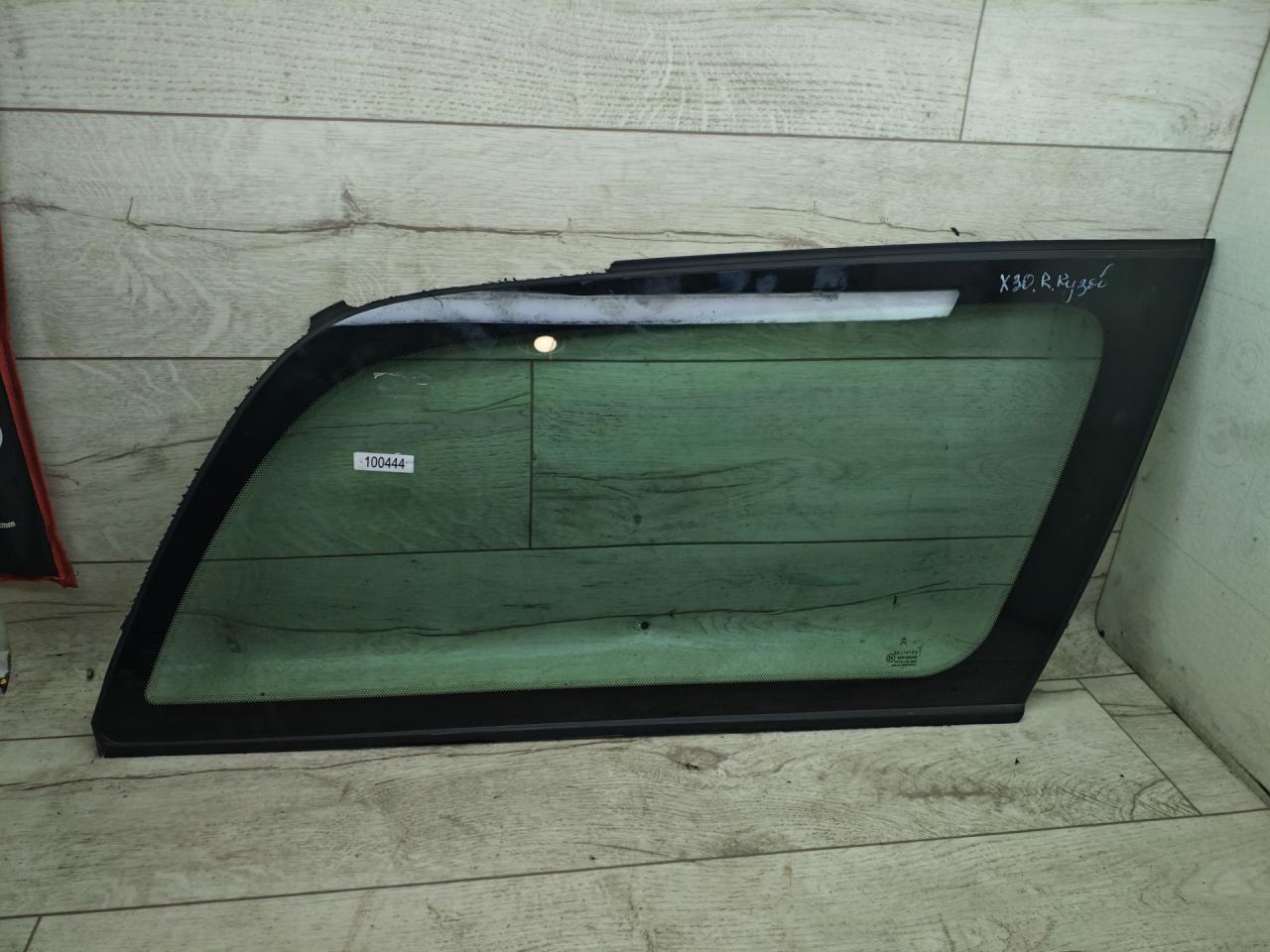 стекло кузовное боковое правое Citroen C5 1 поколение 2001, 2.0 л., бензин, МКПП, универсал - фото №1