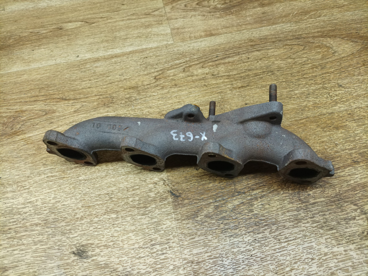 коллектор выпускной Renault Twingo 2 поколение 2009, 1.5 л., дизель, МКПП, хетчбэк 3 дв. - фото №1