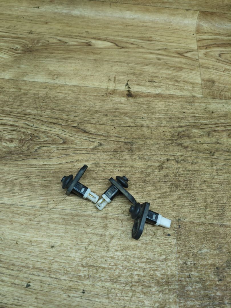 концевик дверной Hyundai Solaris 1 поколение 2013, 1.6 л., G4FC, бензин, АКПП, седан - фото №1