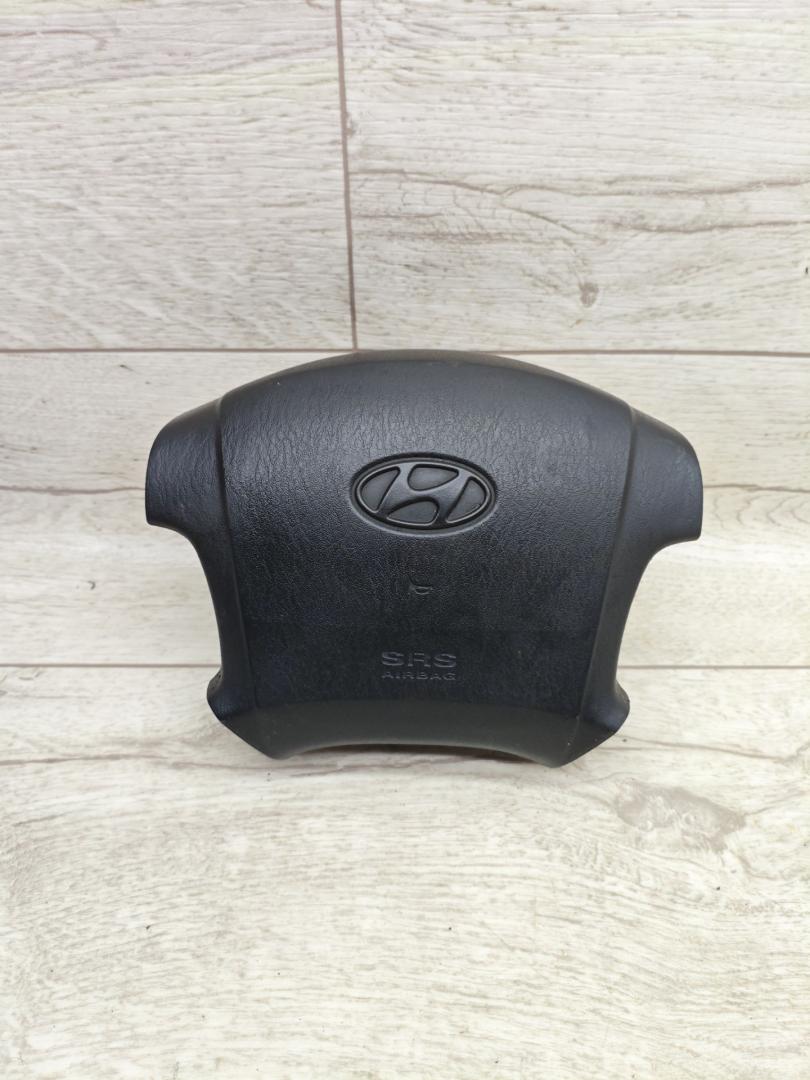 подушка безопасности водителя Hyundai Terracan 1 поколение 2004, 2.5 л., дизель, АКПП, внедорожник 5 дв. - фото №1