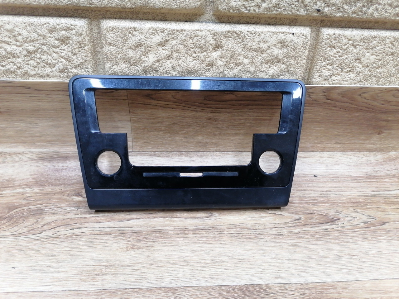 рамка под магнитолу Skoda Rapid 1 поколение 2015, 1.6 л., CWVA, бензин, МКПП, лифтбэк, MCR65506401 - фото №1
