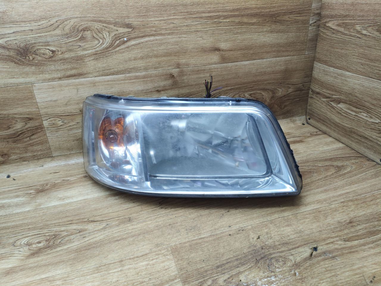 фара правая Volkswagen Transporter T5 2007, 1.9 л., BRS, дизель, МКПП, микроавтобус, 0301191302, 7H1941016N - фото №1