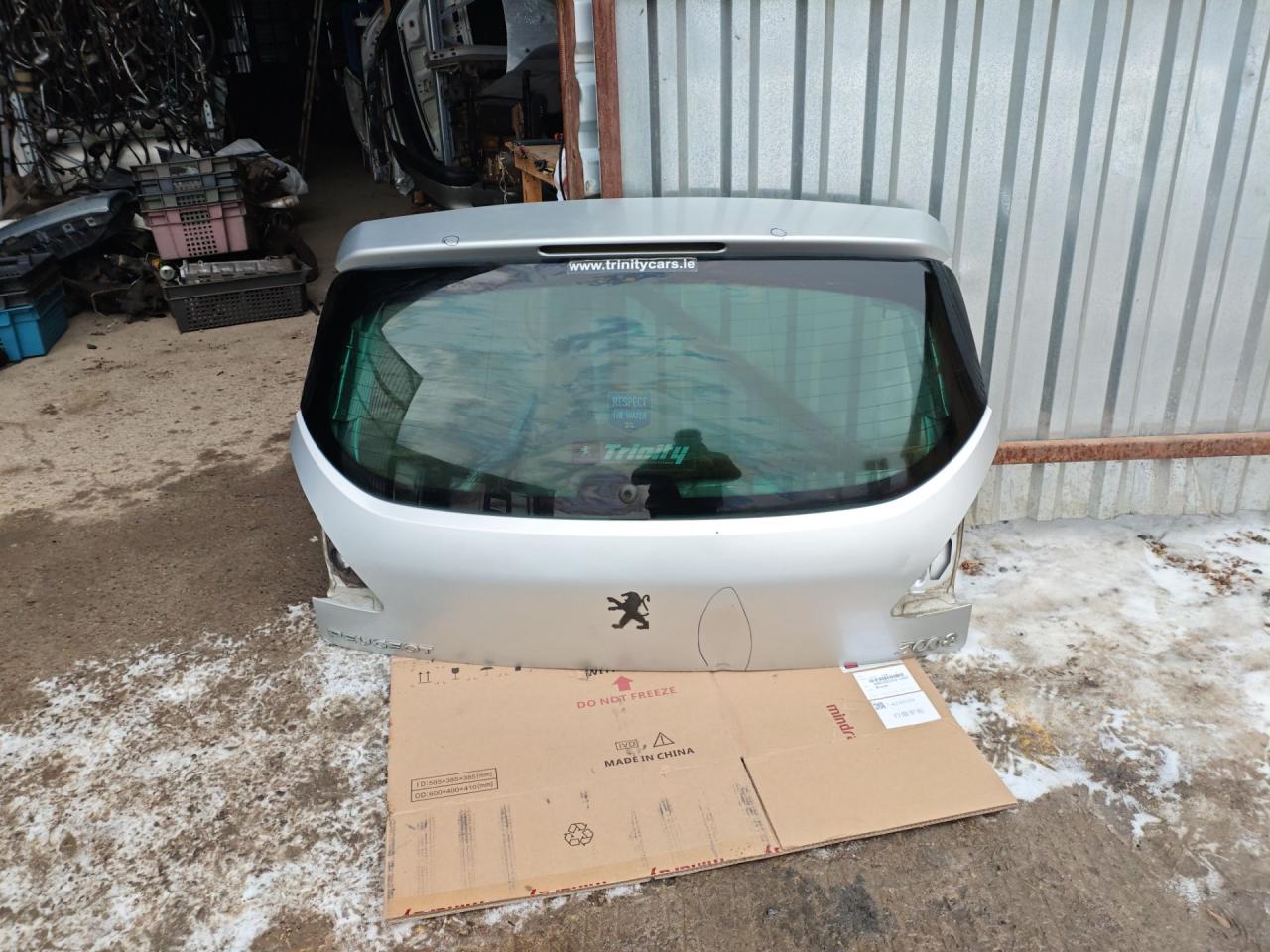 крышка багажника (дверь 3-5) Peugeot 3008 1 поколение (2010 - 2013), 1.6 л., дизель, МКПП, внедорожник 5 дв. - фото №1