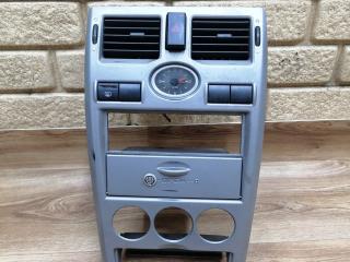 консоль салона Lada Priora 1 поколение 2009, 1.6 л., бензин, МКПП, седан, 2170-5326014