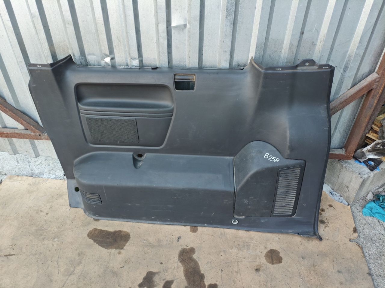 обшивка багажника Volkswagen Multivan T5 (2003 - 2009), 2.5 л., AXE, дизель, МКПП, микроавтобус, полный привод, 7H9868716G - фото №1