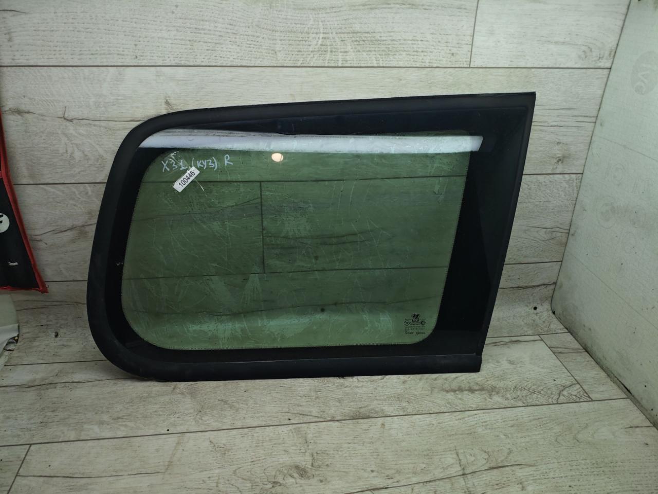 стекло кузовное боковое правое Hyundai Terracan 1 поколение 2004, 2.5 л., дизель, АКПП, внедорожник 5 дв. - фото №1