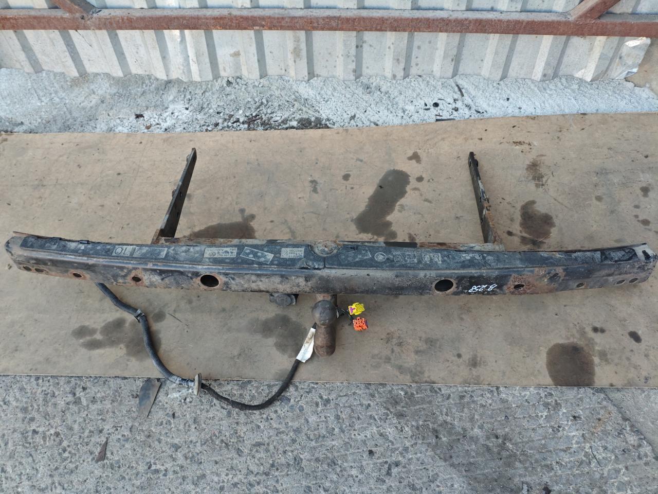 прицепное устройство (фаркоп) Volkswagen Multivan T5 (2003 - 2009), 2.5 л., AXE, дизель, МКПП, микроавтобус, полный привод, 7H0803881 - фото №1