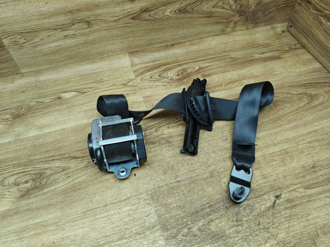 ремень безопасности Land Rover Range Rover Evoque L538 2012, 2.2 л., 224DT, дизель, МКПП, внедорожник 5 дв., BJ32-611B09-CC - фото №1
