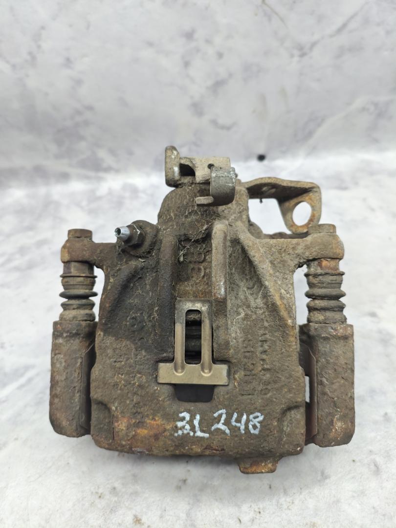 суппорт задний левый Volkswagen Caravelle T4 2001, 2.5 л., дизель, МКПП, минивэн - фото №1