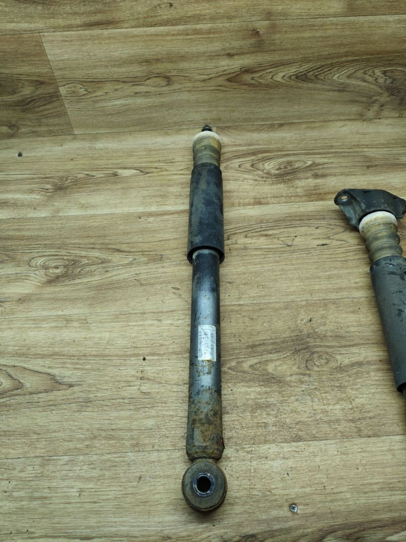 амортизатор задний Lada Vesta 1 поколение 2017, 1.6 л., бензин, МКПП, седан, 8450006786 - фото №1