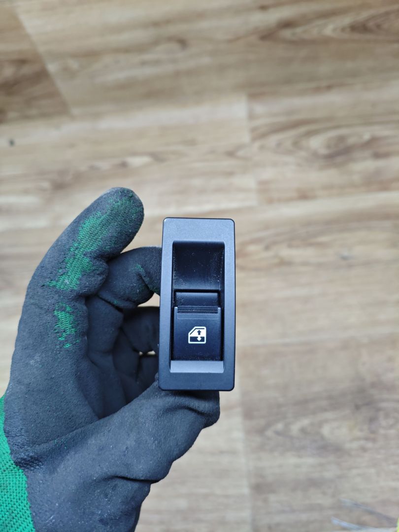 кнопка стеклоподъемника двери Lada Vesta 1 поколение 2021, 1.6 л., H4M, бензин, вариатор, универсал, 8450006925 - фото №1