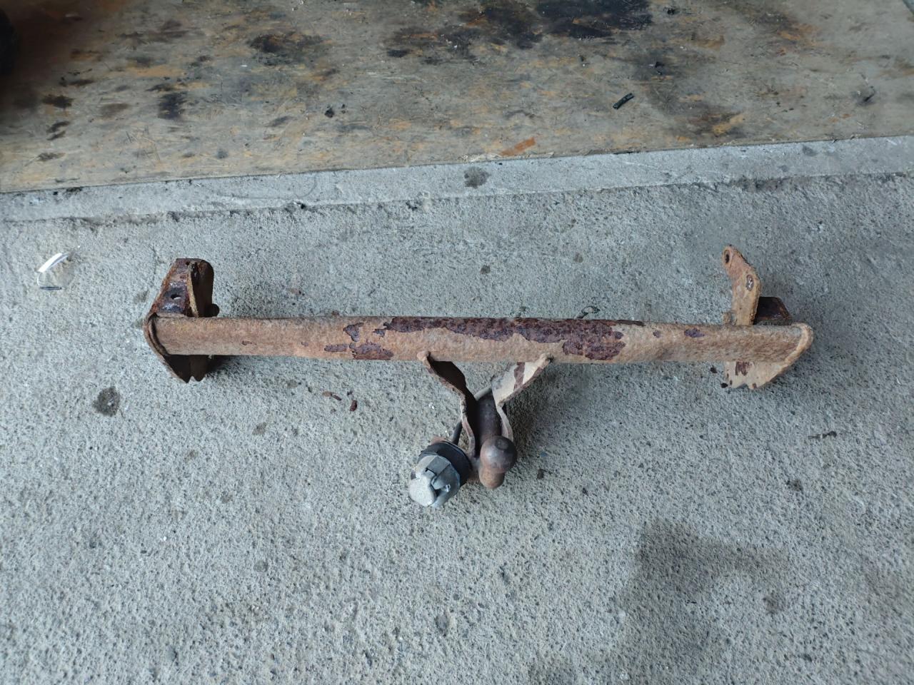 прицепное устройство (фаркоп) Toyota Picnic 1 поколение XM10 (1996 - 2001), 2.2 л., 3C-TE, дизель, МКПП, минивэн - фото №1