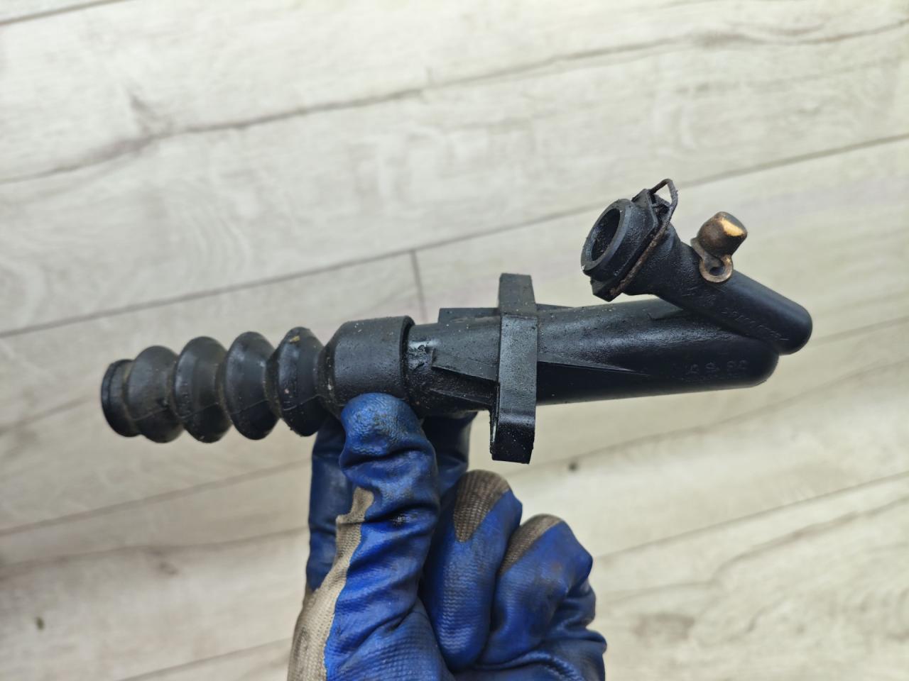 цилиндр сцепления рабочий Peugeot 308 T9 2015, 1.6 л., дизель, МКПП, универсал, 9808066680 - фото №1