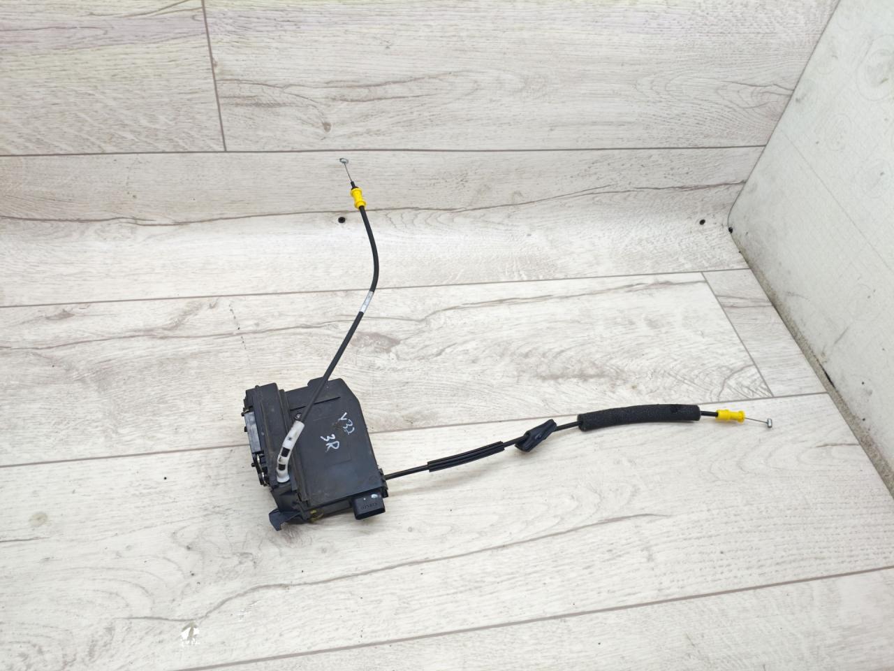 замок двери задней правой Peugeot 308 T9 2015, 1.6 л., дизель, МКПП, универсал, 9810310080 - фото №1