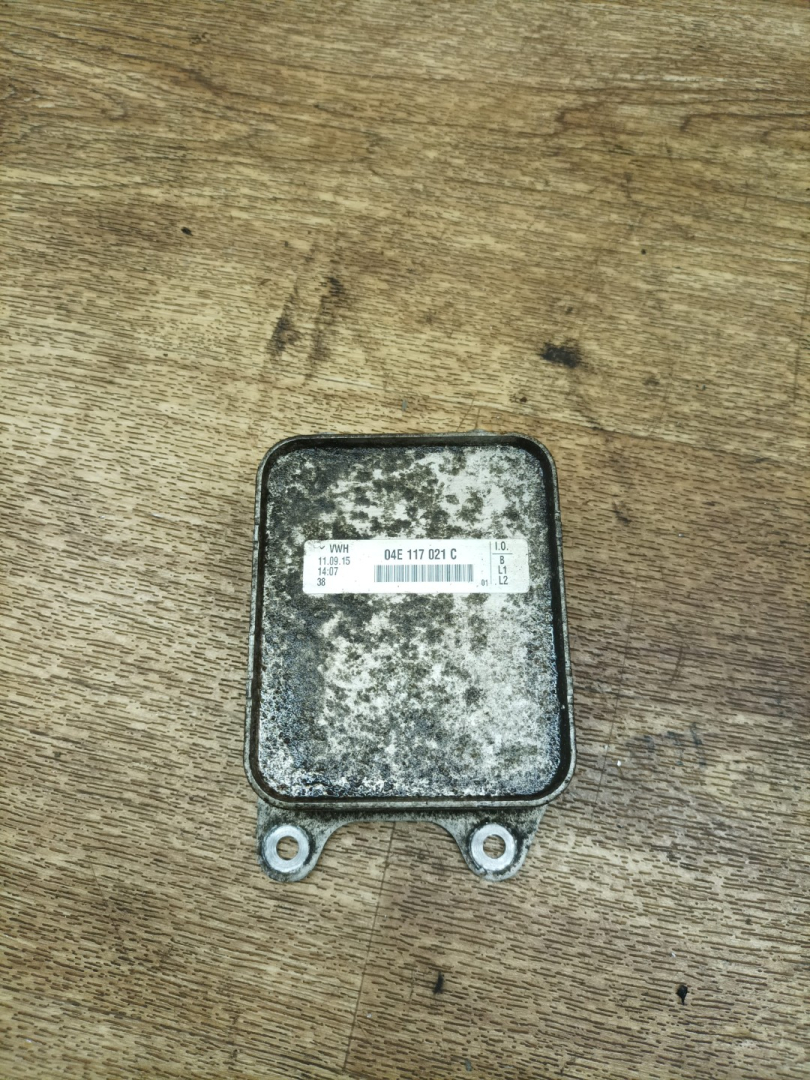 теплообменник масляного фильтра Skoda Rapid 1 поколение 2015, 1.6 л., CWVA, бензин, МКПП, лифтбэк, 04E177021C - фото №1