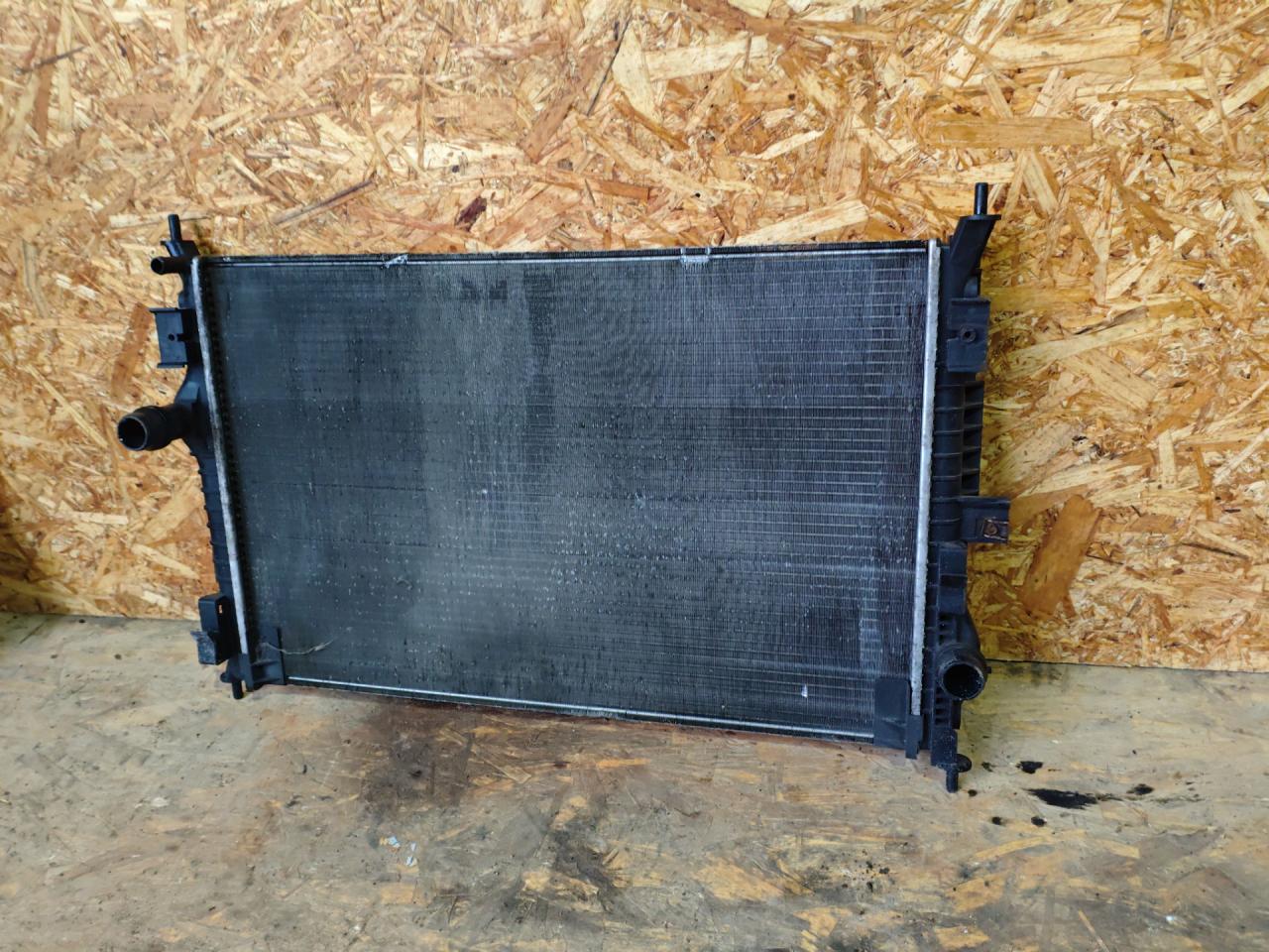 радиатор (основной) Peugeot 308 T9 2015, 1.6 л., дизель, МКПП, универсал, 9809141780 - фото №1