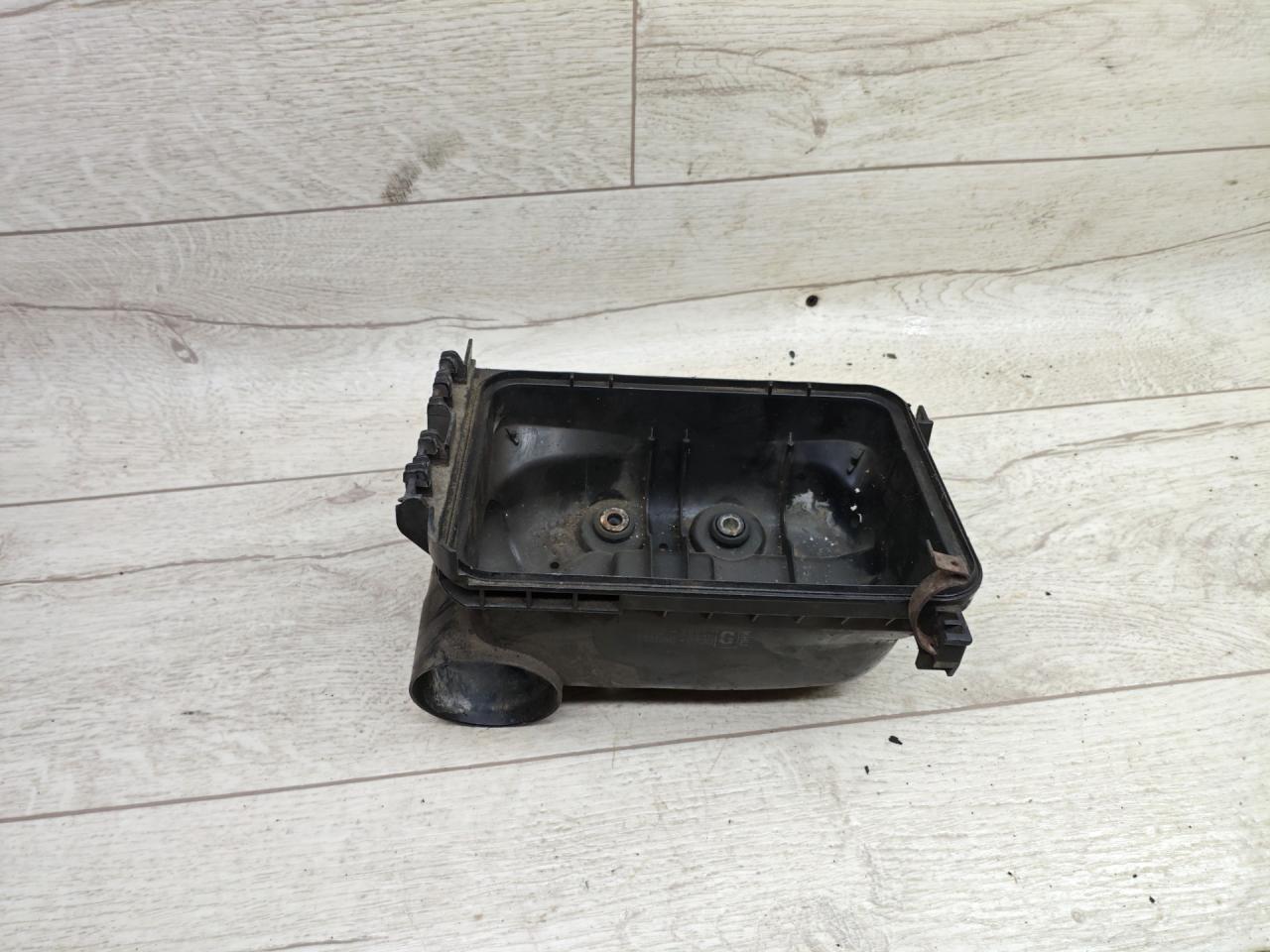 корпус воздушного фильтра Toyota Corolla 10 поколение (E140/E150) (2007 - 2010), 1.4 л., 4ZZ-FE, бензин, МКПП, седан, 17701-21100, 114060-0700 - фото №1