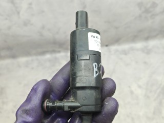 насос (моторчик) омывателя фар Volkswagen Multivan T5 (2003 - 2009), 2.5 л., AXE, дизель, МКПП, микроавтобус, полный привод, 3B7955681