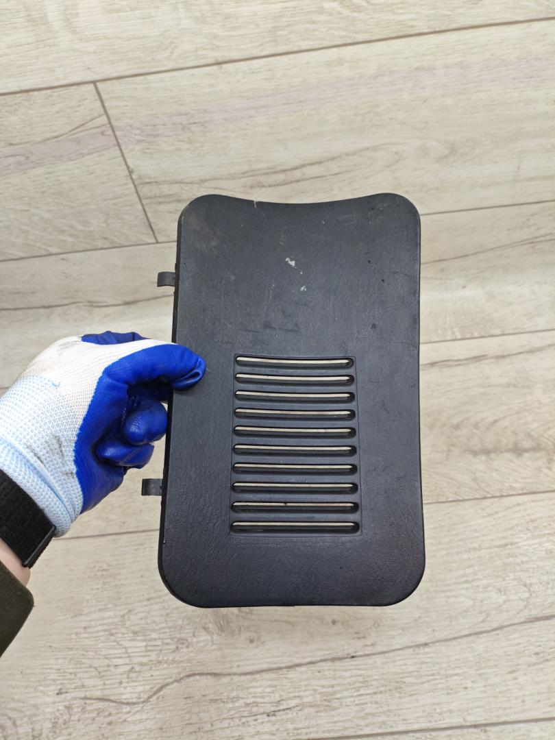 обшивка багажника Hyundai Terracan 1 поколение 2004, 2.5 л., дизель, АКПП, внедорожник 5 дв., 85512-H1001 - фото №1