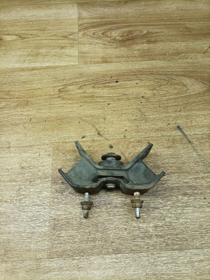 подушка крепления КПП Lexus RX 1 поколение 2000, 3.0 л., 1MZ-FE, бензин, АКПП, внедорожник 5 дв., полный привод - фото №1