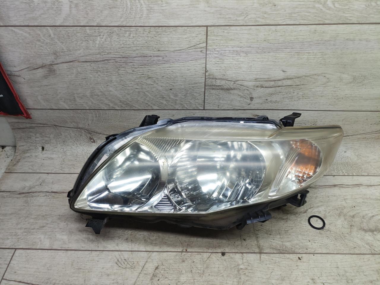 фара левая Toyota Corolla 10 поколение (E140/E150) (2007 - 2010), 1.4 л., 4ZZ-FE, бензин, МКПП, седан - фото №1