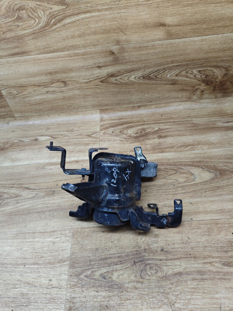 подушка крепления двигателя Toyota Avensis 3 поколение (T270) 2010, 2.0 л., 1AD-FTV, дизель, МКПП, седан - фото №1