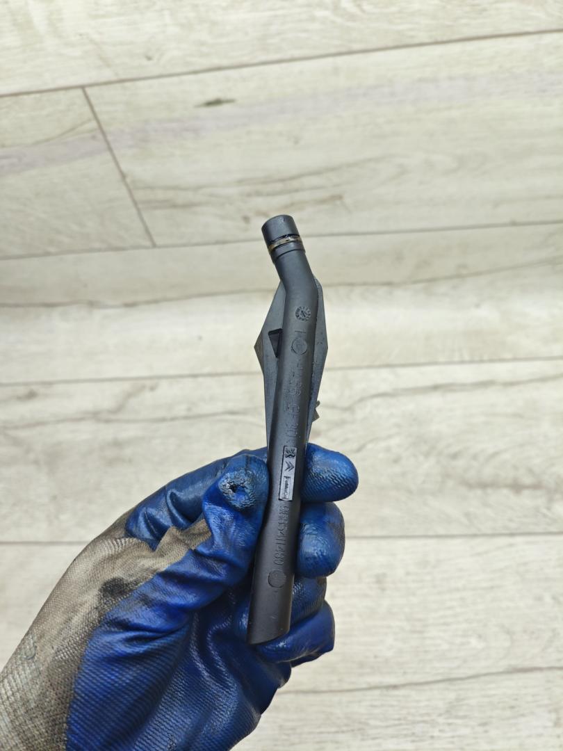 щуп двигателя Peugeot 308 T9 2015, 1.6 л., дизель, МКПП, универсал, 9685411480 - фото №1