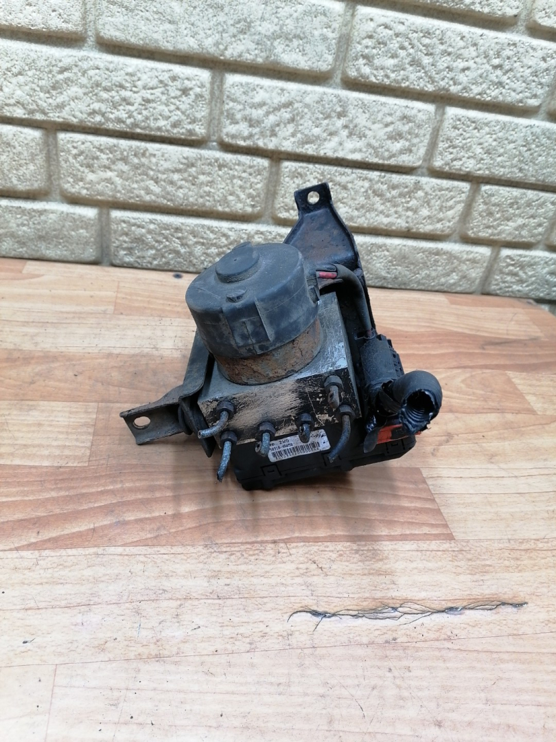 блок ABS Hyundai H-1 Starex 1997, 2.5 л., D4BF, дизель, МКПП, микроавтобус, 589104A050 - фото №1